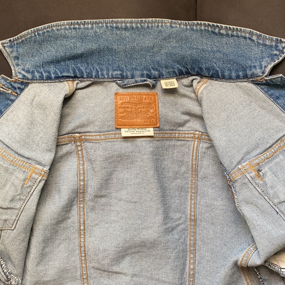 Levi’s Denim Jacket - Picture 4 of 5